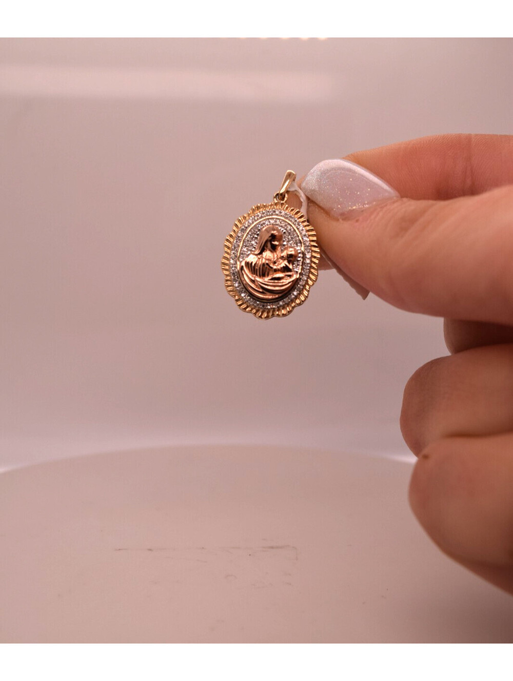 14K YELLOW GOLD MOTHER MARY PENDANT .15 TCW